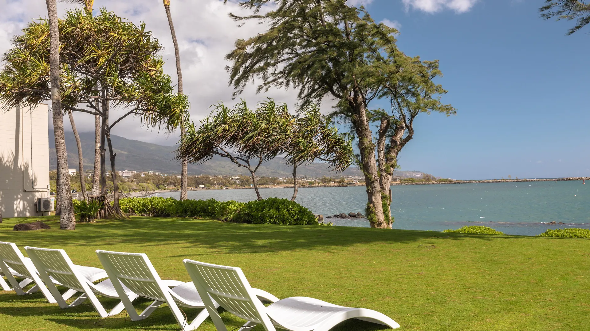 קאהולוי Maui Beach Hotel 3*,