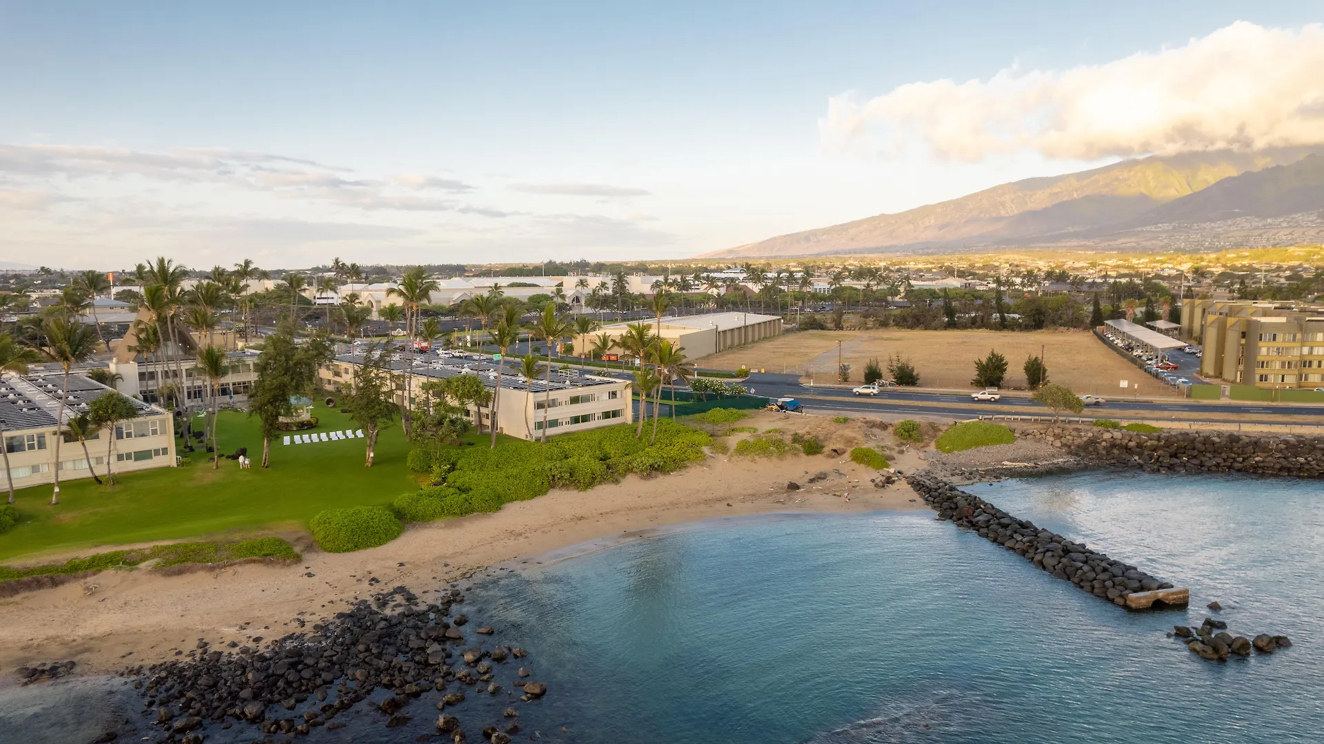Maui Beach Hotel Kahului 3*,