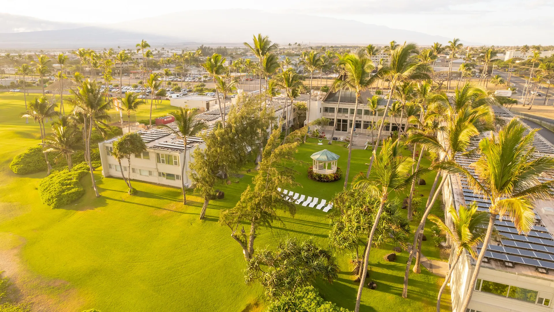 ***  קאהולוי Maui Beach Hotel ארצות הברית