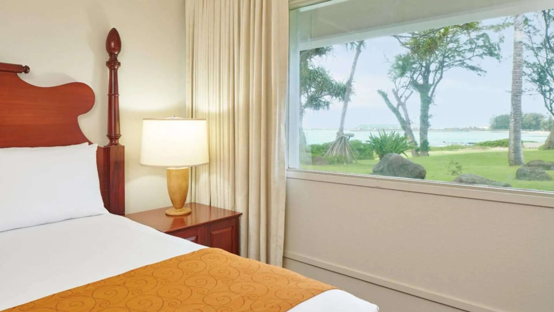 קאהולוי Maui Beach Hotel
